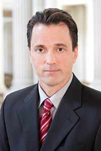 Headshot of attorney Scott Sumner