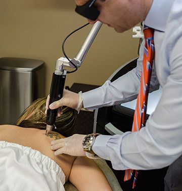 Dr. Galitzen uses the PicoSure™ laser to remove a tattoo from a patient's shoulder
